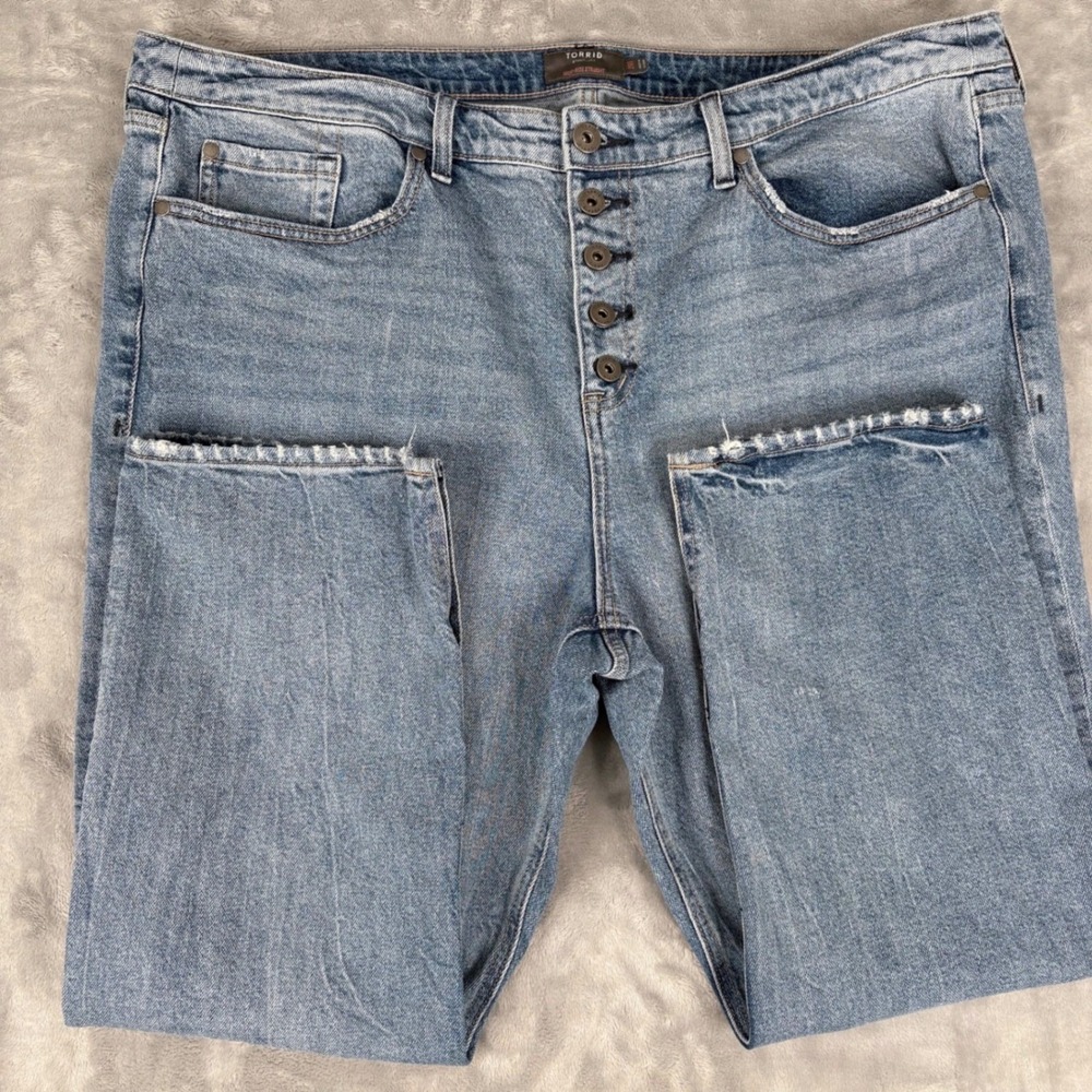 Torrid High Rise Straight Button Fly Light Wash Jeans Women Cropped 20R (42x26) - Picture 10 of 16
